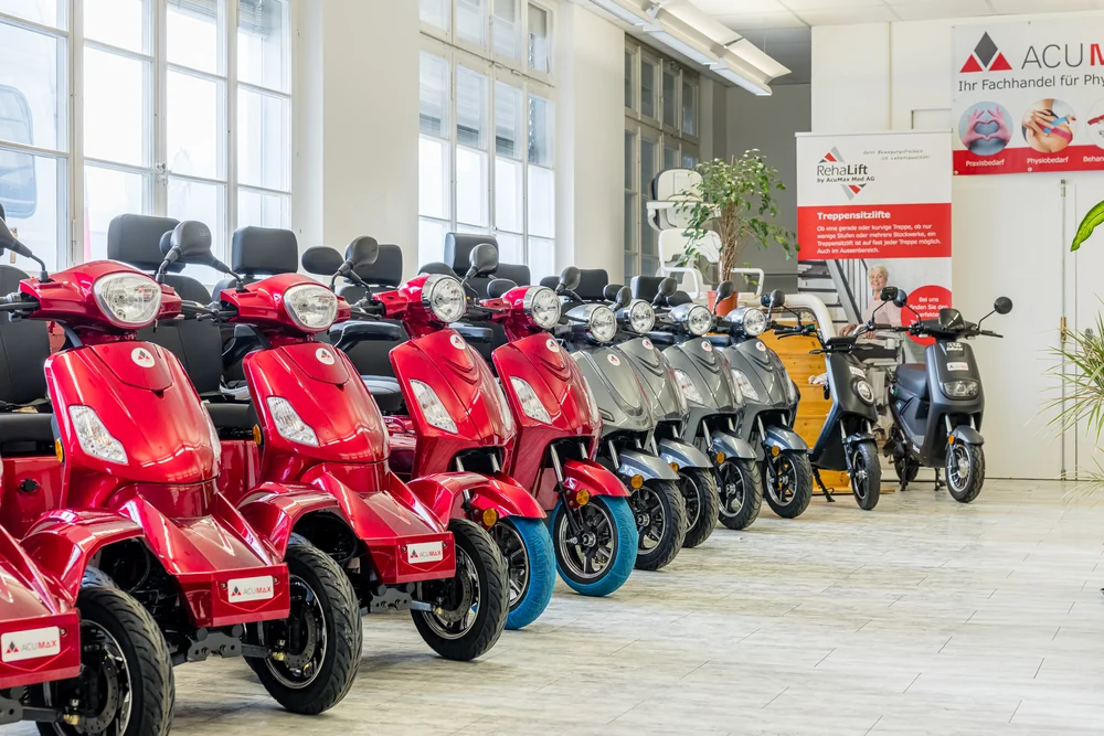 Auswahl unterschiedlicher Elektromobile bei AcuMax