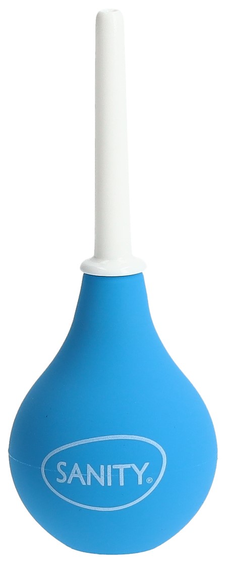 Seringue médicale bleu clair en forme de poire, dotée d'un embout long, blanc et conique. La poire en caoutchouc bombée porte le logo « Sanity » en lettres majuscules blanches. En deux parties, 40 ml, pour des applications hygiéniques.