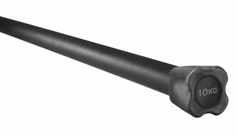 Una barra pesi (Body Bar) grigio scuro è posizionata in diagonale su uno sfondo chiaro. La barra ha una superficie leggermente gommata per garantire una buona presa. A destra si vede un tappo zigrinato con "10KG".