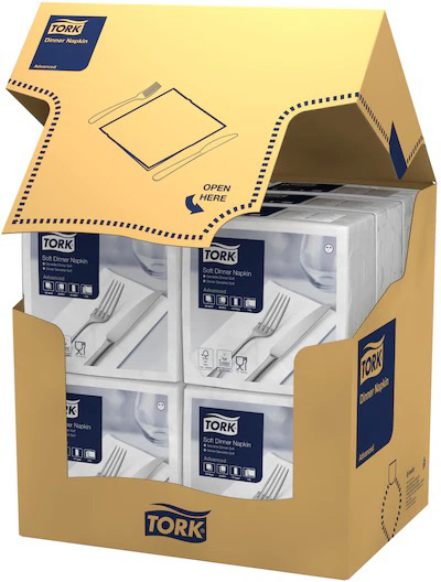 Carton brun ouvert contenant 12 paquets de serviettes de table TORK Advanced Soft blanches. Chaque paquet porte un motif de couverts et le logo TORK. Couvercle avec motif de couverts et mention « OPEN HERE ». 3 couches, usage pro.