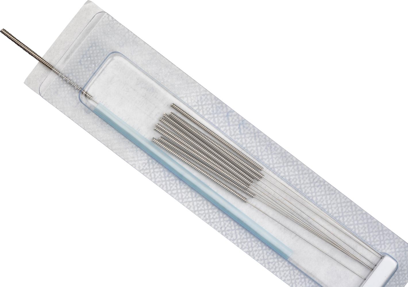 Dieci aghi per agopuntura sterili Nine Needles ST10 con impugnatura a spirale in acciaio in una confezione blister. Un ago è parzialmente estratto e mostra la punta sottile e l'impugnatura a spirale. È visibile anche un tubo di guida.