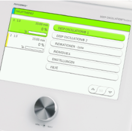Primo piano del display di un apparecchio bianco PHYSIOMED per l'oscillazione profonda Evident. Il touchscreen mostra il menu principale con «DEEP OSCILLATION 1 & 2», «INDICAZIONI - Elenco» e «IMPOSTAZIONI». Sotto si trovano le manopole di regolazione.