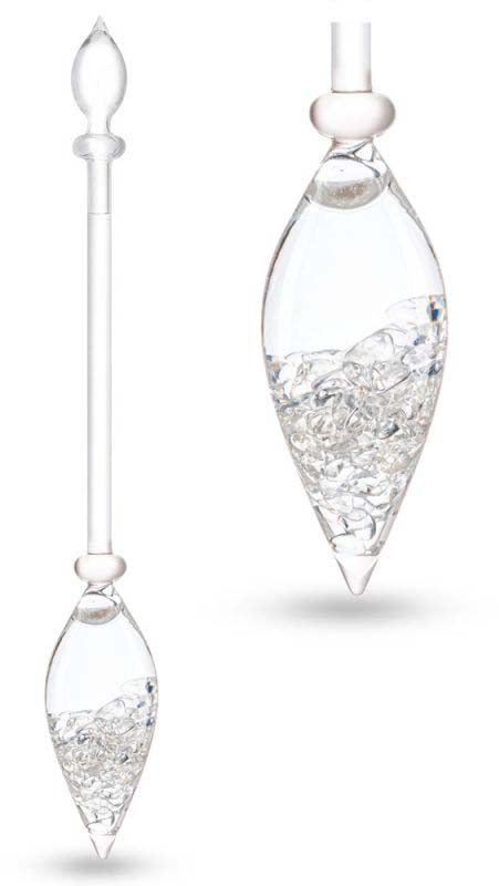 Bastoncino di vetro sottile con pietre preziose, punta decorativa e base a goccia, riempito con pietre chiare e brillanti. Accanto, fiala di vetro bombata a goccia con la stessa miscela. Miscela "Happiness" VitaJuwel.