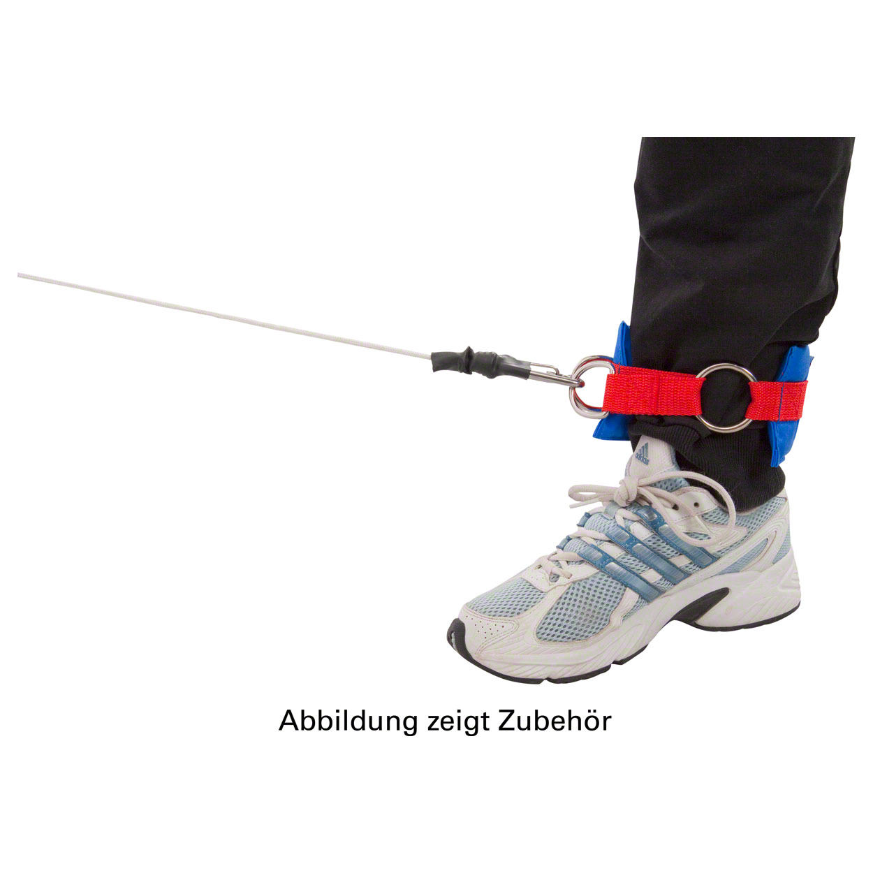Red and blue, padded cable strap around the ankle (black training trousers, light blue trainers). Attached to a thin white cable via a metal carabiner. Correct use for cable exercises, physiotherapy and muscle building.