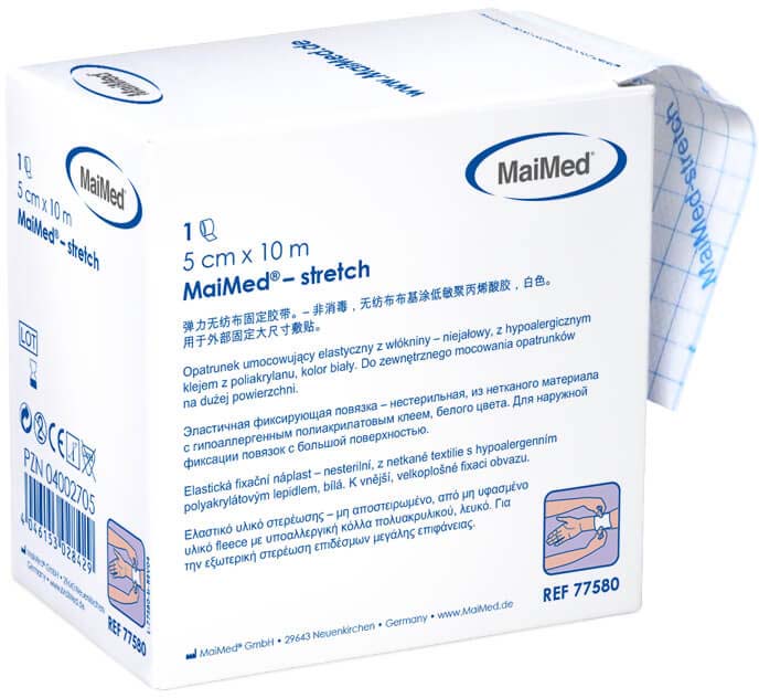Confezione bianca del tessuto non tessuto elastico per fissaggio MaiMed-stretch. Parzialmente visibile un rotolo di tessuto non tessuto bianco ed elastico. In confezione: "MaiMed®-stretch" e "5 CM x 10 M". Pittogramma: polso.