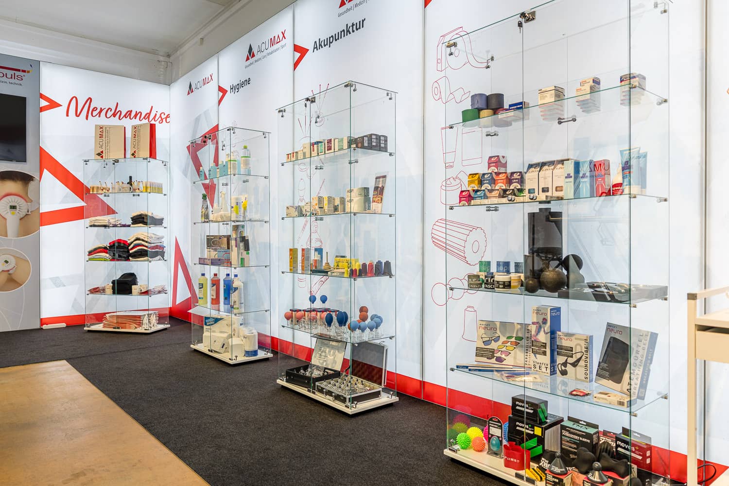 Weiterees medizinisches Equipment im Showroom von AcuMax