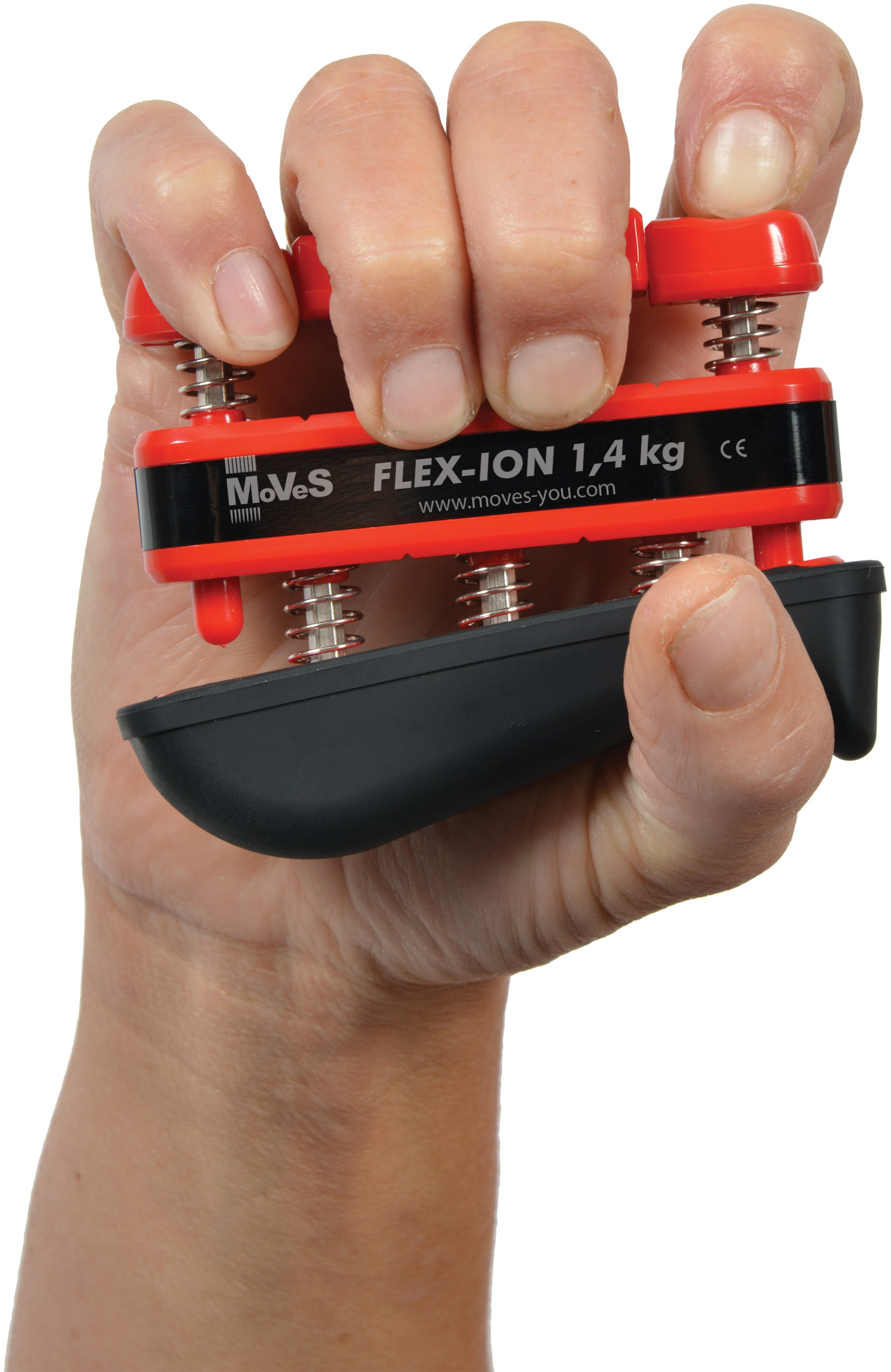 A hand is holding a red and black Moves Flex-Ion hand trainer. Four spring-loaded buttons are pressed individually to specifically train finger strength. Inscription: ‘FLEX-ION 1.4 kg’. Ergonomically designed for rehabilitation and muscle strengthening.